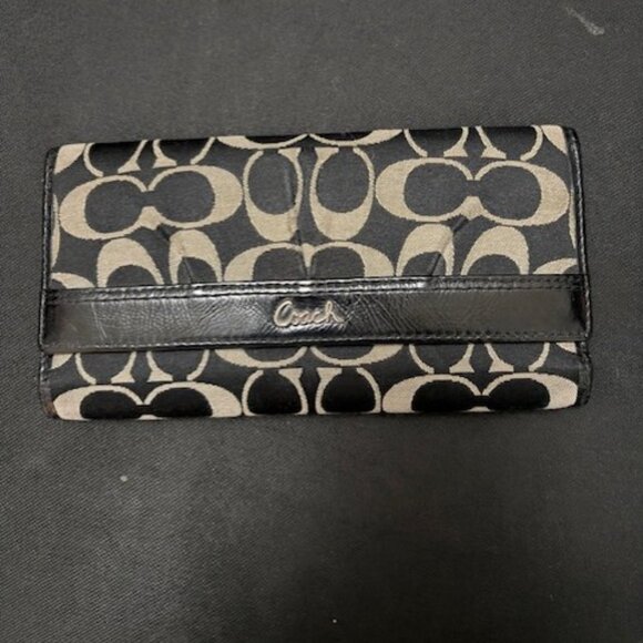 Coach Full Size Pleated Wallet - Picture 1 of 1